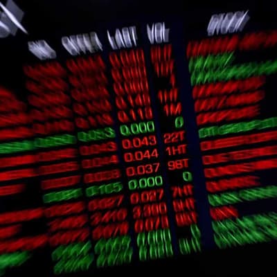 Banks bounce on rate cut hopes but investors still wary