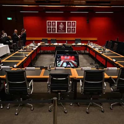 Empty chairs spark bid to arrest premier's senior staff