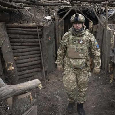 Ukraine 'fighting 10,000 Russian troops in Kursk'