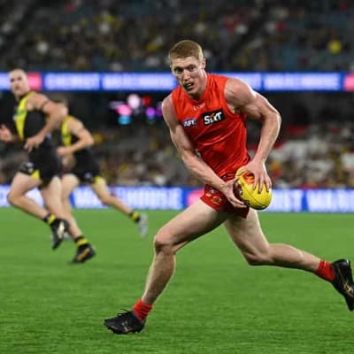 Victorian rivals still keen on re-signed Sun Rowell