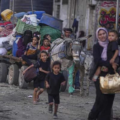 Israel steps up Gaza bombing ahead of ceasefire talks