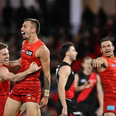 Suns rise over Bombers to keep finals dreams on track