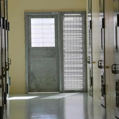 'Extraordinary': prison guards slammed over teen death