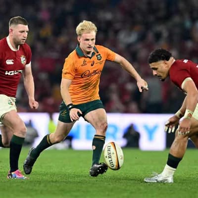 'Easy target' Lynagh leans on dad, ready for round two