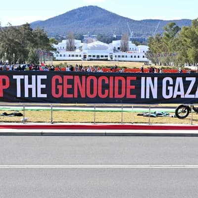 Protesters urge Israel sanctions ahead of MPs return