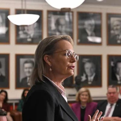 'Honeymoon effect': Labor extends lead in latest poll