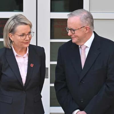 Political leaders come face to face on new battleground