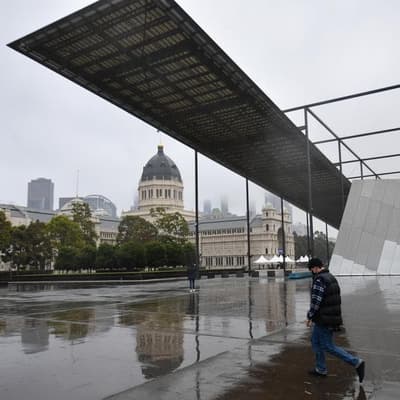 Primary school students targeted by anti-Semitic chants