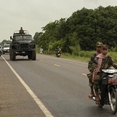 Thai-Cambodian fighting extends despite ceasefire calls