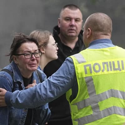 Kyiv mourns after a Russian attack that killed dozens