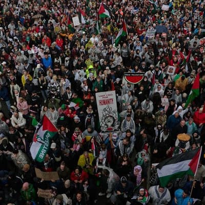 Protesters seize momentum after huge Gaza bridge march