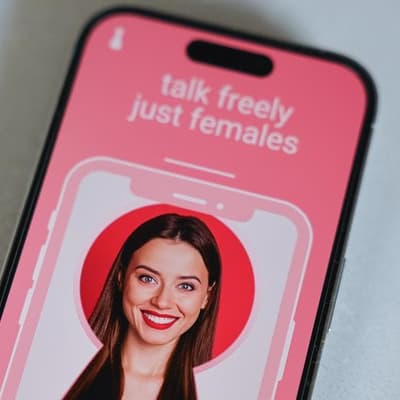 Female 'safe space' app defends booting trans woman
