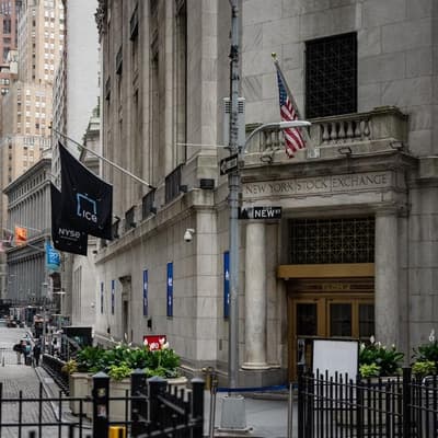 Indexes end higher as investors ramp up rate-cut views