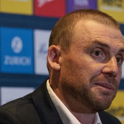 'Simon can coach' - but no longer at Demons