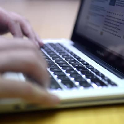 Watchdog says tech giants still failing on child abuse