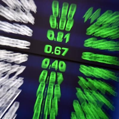 Banks, miners lead Aussie share market to record highs