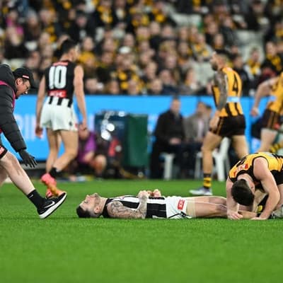 Howe knocked out as Hawks batter flagging Magpies