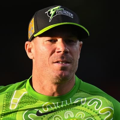 No contest as Warner wins duel of illustrious Aussies