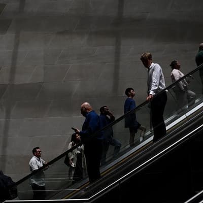 Unions, business at loggerheads over four-day work week