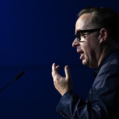 Ex-Qantas boss returns to defend his troubled legacy