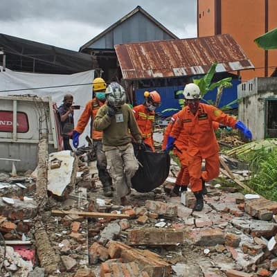 Dozens injured after quake strikes Sulawesi, Indonesia