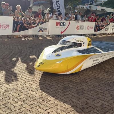 Solar cars head into the outback under the Top End sun