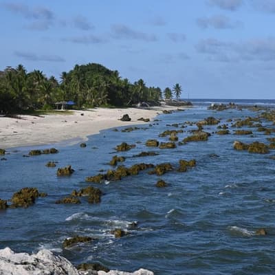 Australia signs $400m deportation deal with Nauru