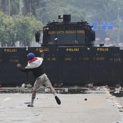 Deadly Indonesian protests force U-turn on MPs' pay