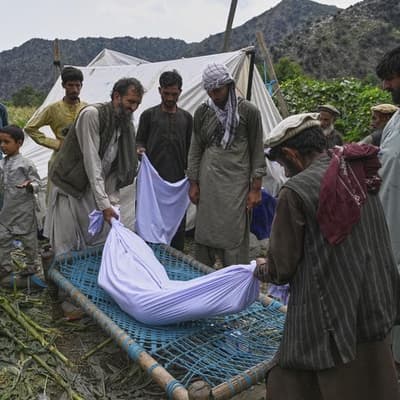 Afghanistan quake toll tops 2200, as aid crunch looms