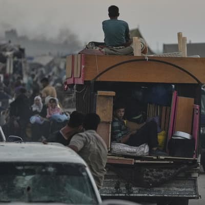 Israeli advance pushes out more people in Gaza City