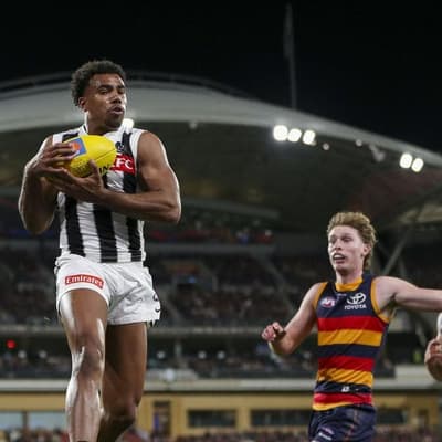 Pies coach slams Adelaide crowd for jeering Quaynor