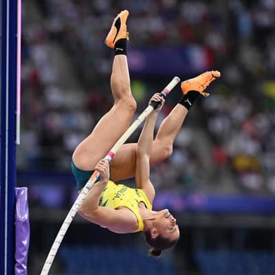 Injury forces pole vault star Kennedy out of worlds