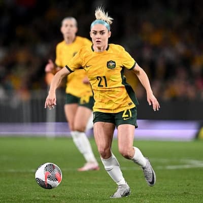 Carpenter leads Matildas' charge on WSL opening weekend
