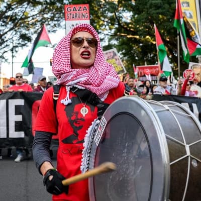 Australia wants peace after Israel's 'criminal assault'