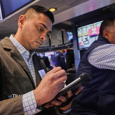 Wall Street advances as Oracle soars on AI optimism