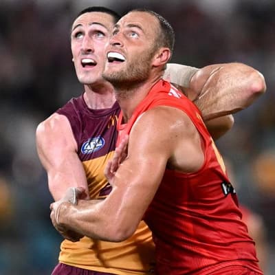 Lions make big ruck call, Lewis back for Hawks