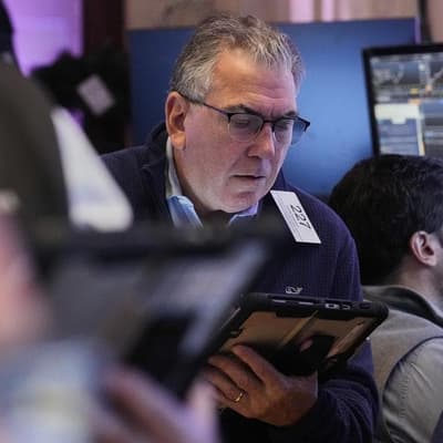 Wall St posts record-high closes after data releases