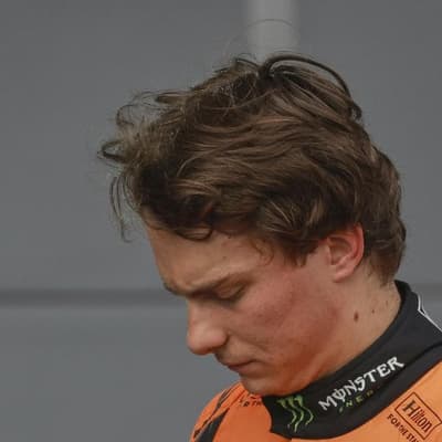 Piastri crashes into barriers in Baku GP qualifying woe