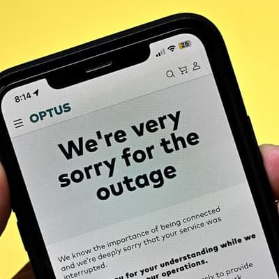Optus boss answers calls to quit as outage fiasco grows