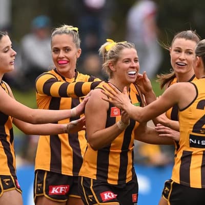 Comeback Hawks pip Cats to boost top-four hopes