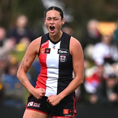 Wardlaw kicks four as Saints surge to comeback win