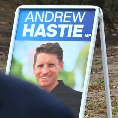 Senior Liberal backs rogue MP's immigration stance