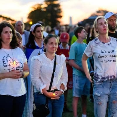 'No words': vigils mourn Israeli and Palestinian dead