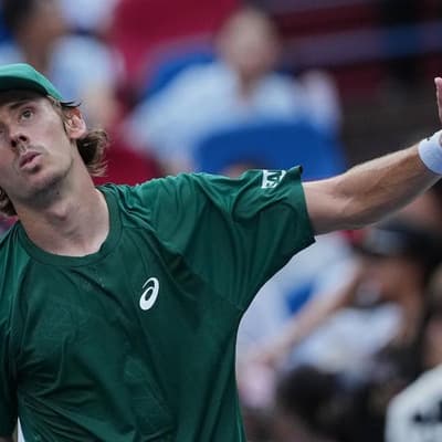 Demon 50 not out: Aussie star into Shanghai quarters