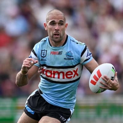 Kennedy stays at Sharks as contract standoff ends