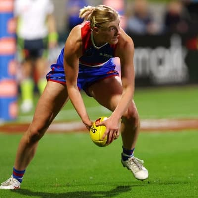 Bulldogs put battling Bombers to the sword in AFLW