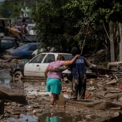 Heavy rain flood Mexico towns, 130 dead or missing