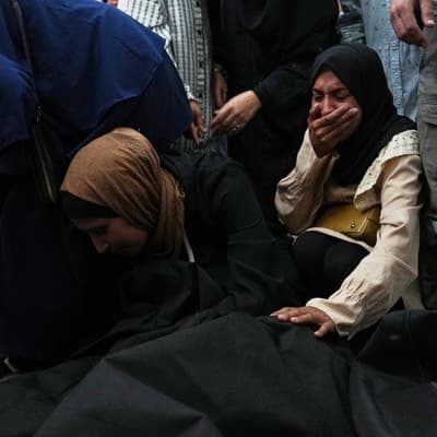 Gaza ceasefire, aid to resume after airstrikes kill 26