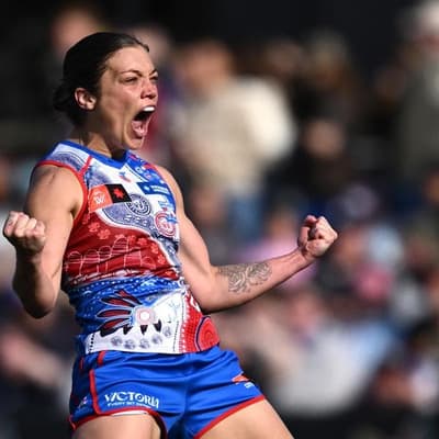Bulldogs thrash Suns to keep AFLW finals hope alive