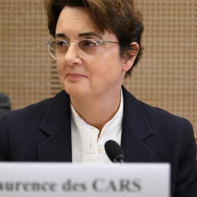 Louvre chief blames CCTV gaps for jewellery heist